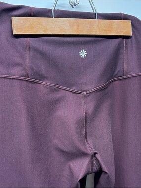Women’s Athleta Elation Ultra High Rise 7/8 Tight Leggings Small, Red Ombré